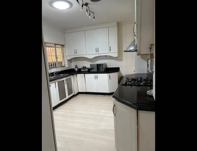 6 BEDROOM HOUSE FOR SALE IN LAUDIUM